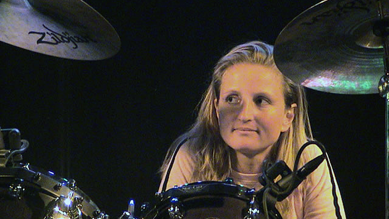 Mandy Hopman vindt drummen het gaafste wat er is (29 juni 2005)